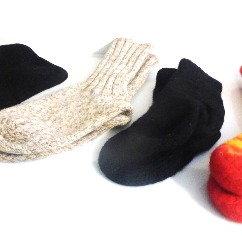 CLTH1 - Lot of  WOOL SOCKS & HAT Black Wool Hat Warm Socks Winter Boots